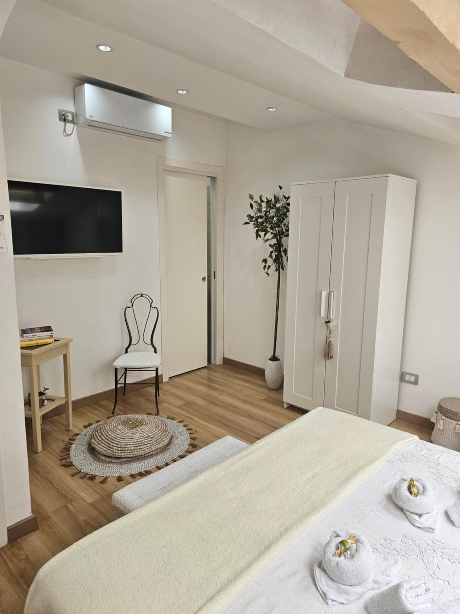 La Mansarda Suite ベネヴェント エクステリア 写真